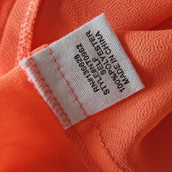 Sleeveless vneck front opening tank top - Picture 8 of 10